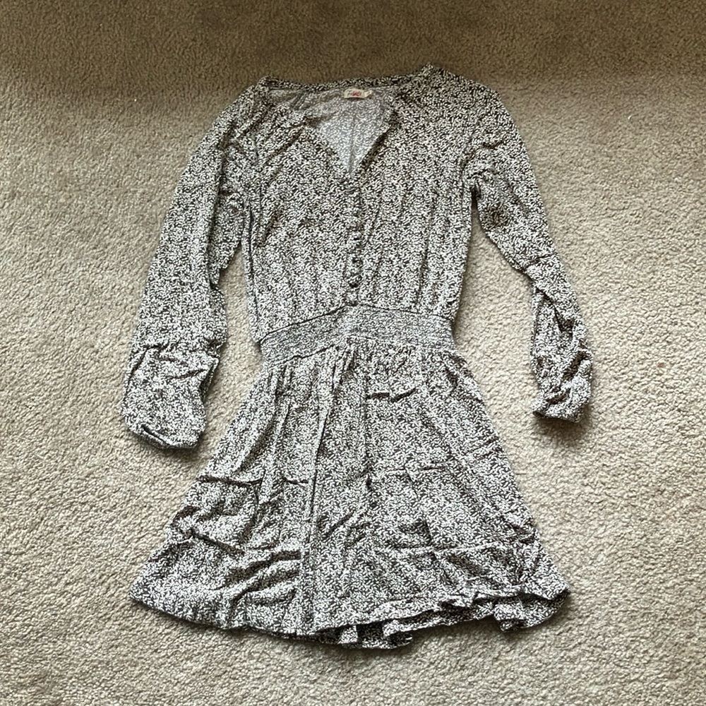 Faherty Gray and White Long Sleeve Dress